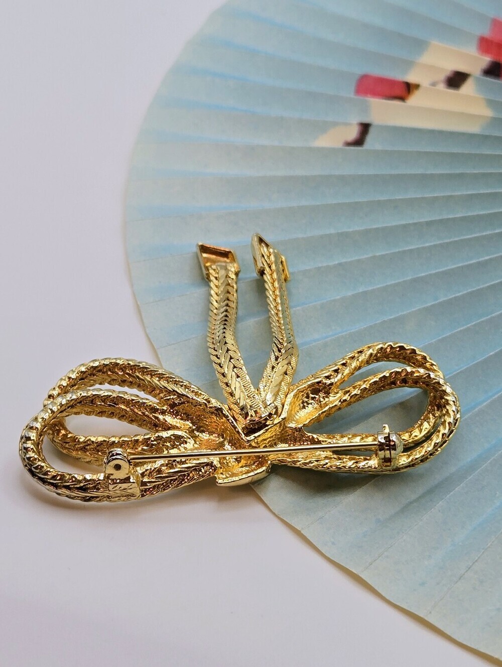 Vintage Gold Tone Bow Brooch - Picture 12 of 17
